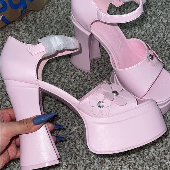 NWOT Pink Platform Sandals with Floral Accents - Picture 4 of 7